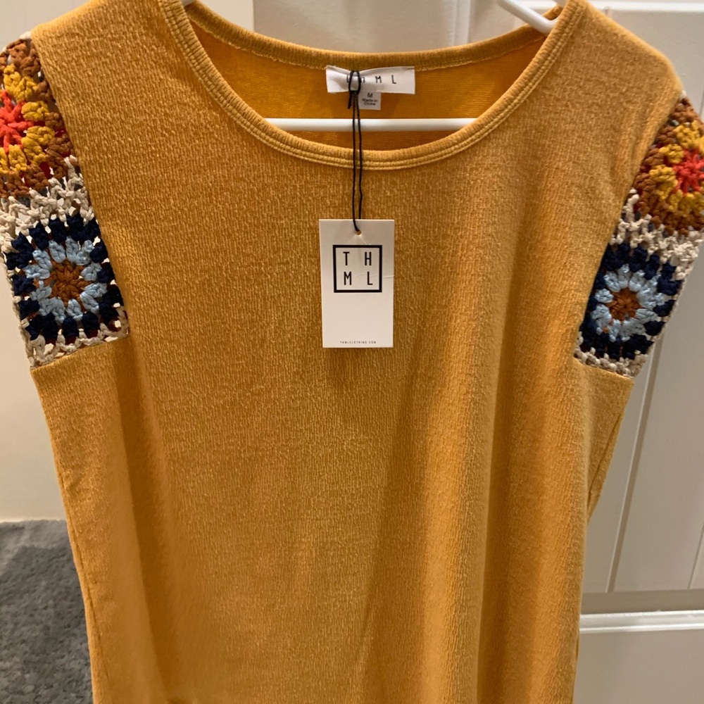 Top - Picture 2 of 2